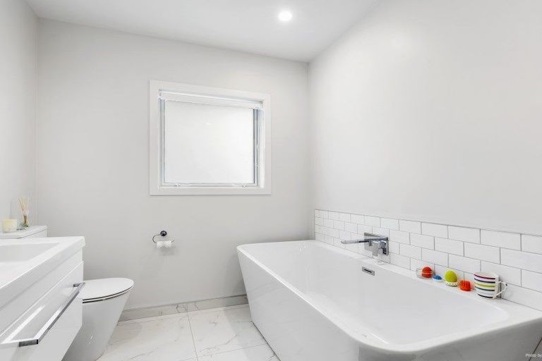 Photo of property in 56e Nicholson Road, Khandallah, Wellington, 6035