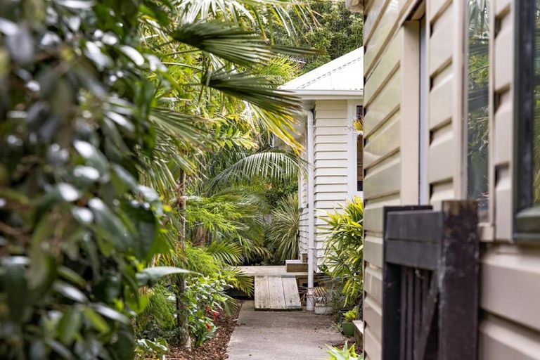 Photo of property in 9 Mary Keane Lane, Parakai, 0830