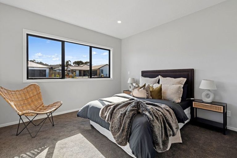 Photo of property in 11 Lewis Younie Road, Kumeu, 0810