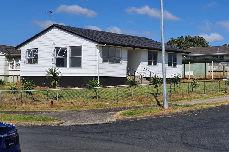 Photo of property in 2 Arnhem Place, Pukekohe, 2120