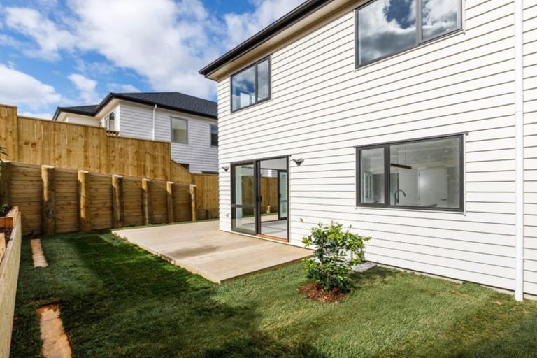 Photo of property in 104 Godfrey Drive, Orewa, 0931