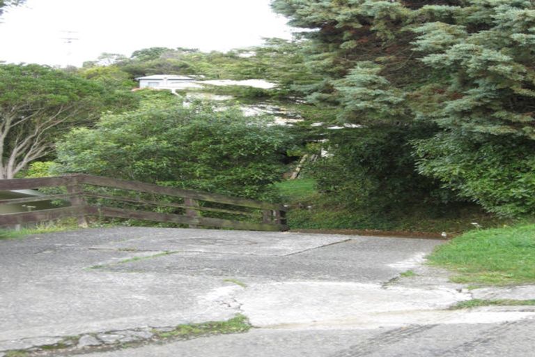 Photo of property in 9 Innes Way, Newlands, Wellington, 6037