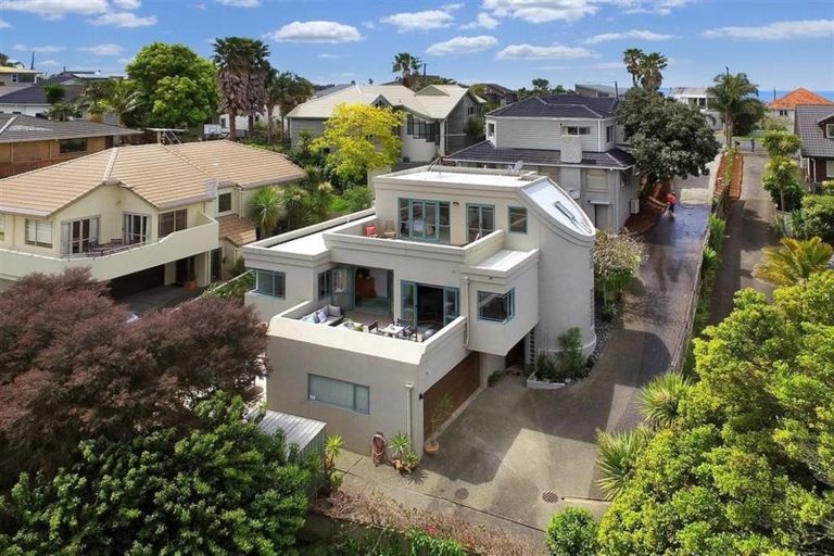 Photo of property in 2/38 Gulf View Road, Murrays Bay, Auckland, 0630