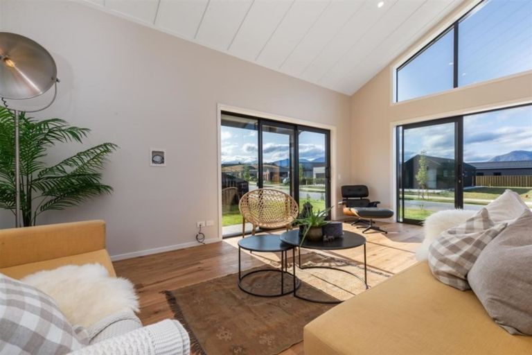 Photo of property in 17 Obelisk Street, Wanaka, 9305
