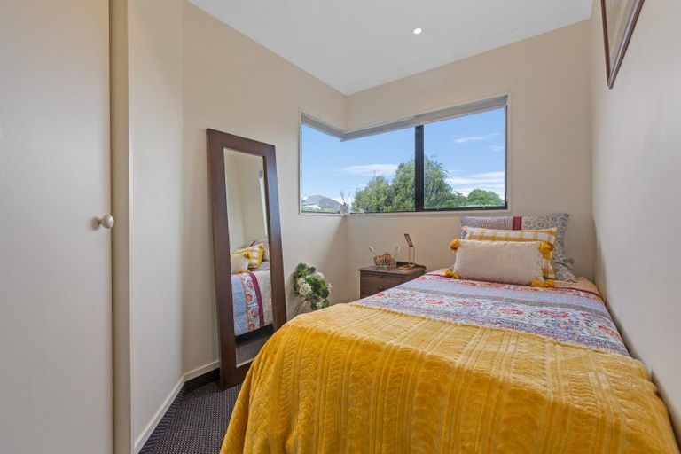 Photo of property in 22 Kinross Drive, Merrilands, New Plymouth, 4312