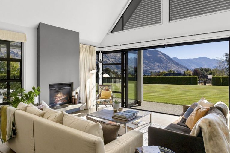 Photo of property in 251 Beacon Point Road, Wanaka, 9305
