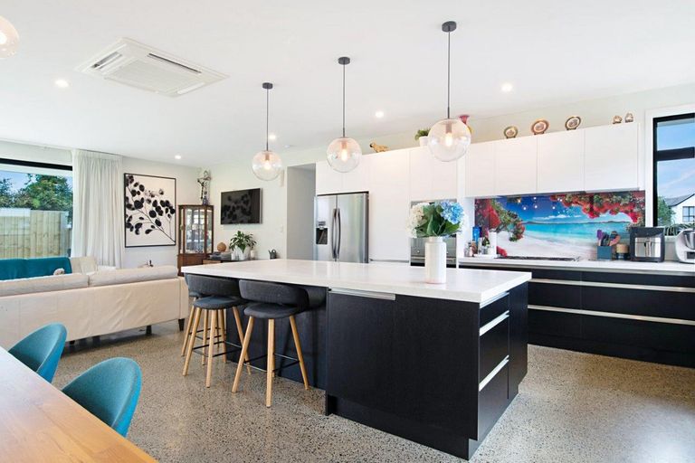 Photo of property in 3 Shamrock Lane, Te Atatu Peninsula, Auckland, 0610