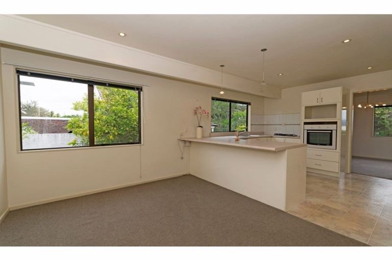 Photo of property in 2/36 Takapu Street, Henderson, Auckland, 0612