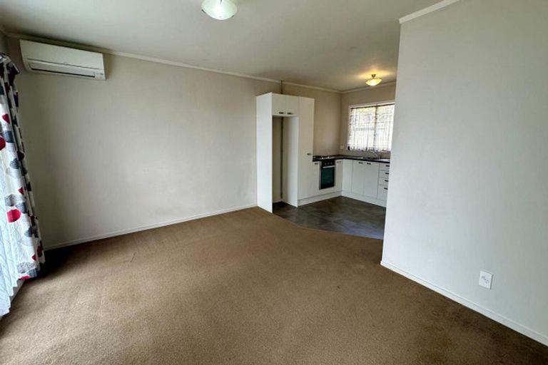 Photo of property in 37 Spence Road, Henderson, Auckland, 0612