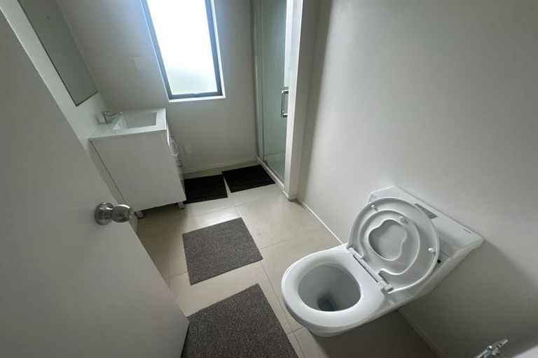 Photo of property in 19 Barrys Road, Glendene, Auckland, 0602