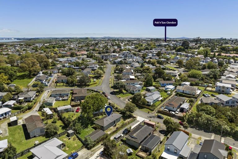 Photo of property in 27 Becker Drive, Weymouth, Auckland, 2103