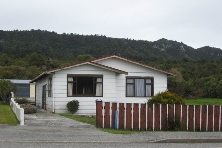 Photo of property in 689 Seven Mile Road, Runanga, 7803