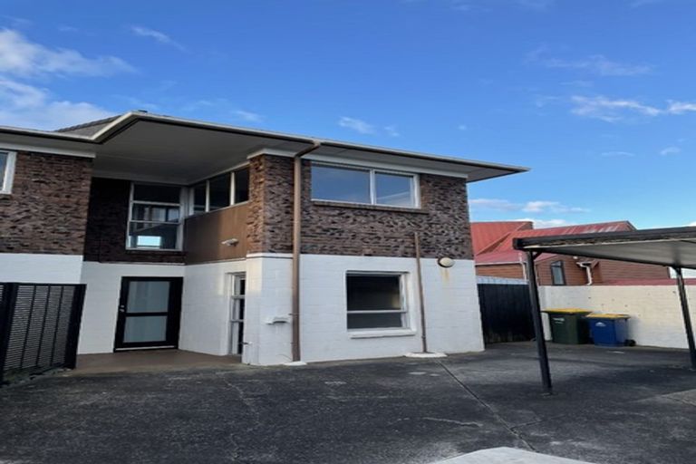 Photo of property in 5/60 West Coast Road, Glen Eden, Auckland, 0602