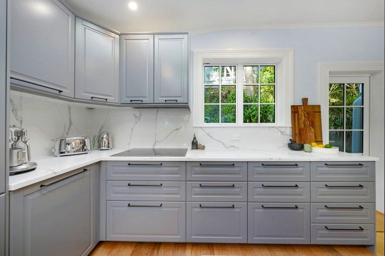 Photo of property in 36 Queen Street, Northcote Point, Auckland, 0627
