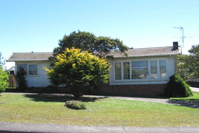 Photo of property in 66 Divich Avenue, Te Atatu South, Auckland, 0610