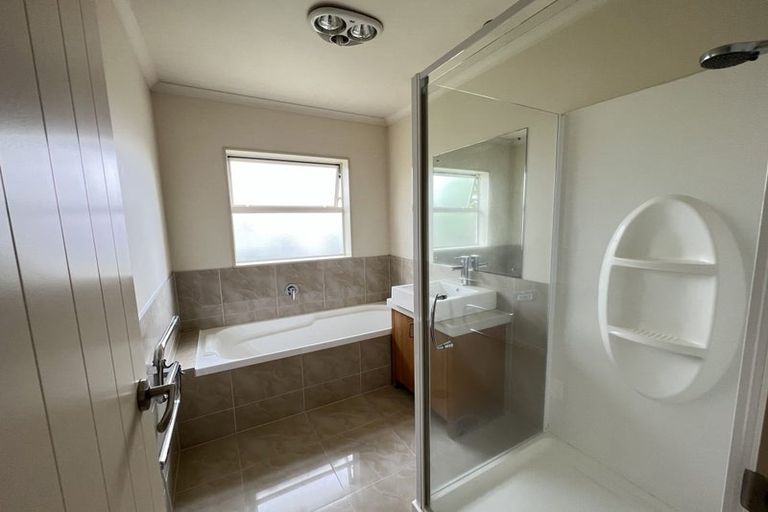 Photo of property in 14 Monash Place, Flat Bush, Auckland, 2016