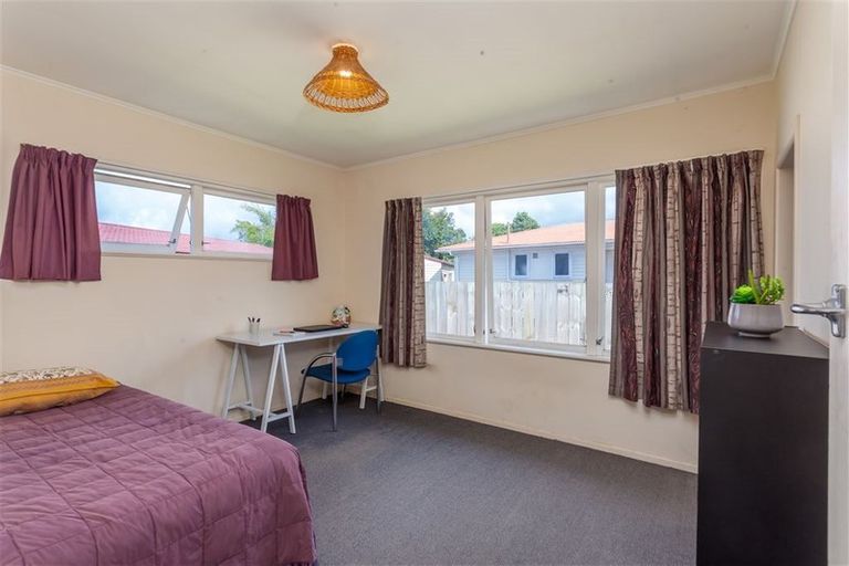 Photo of property in 21 Normandy Place, Henderson, Auckland, 0610