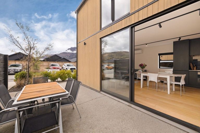 Photo of property in 62 Casterway Crescent, Jacks Point, 9371