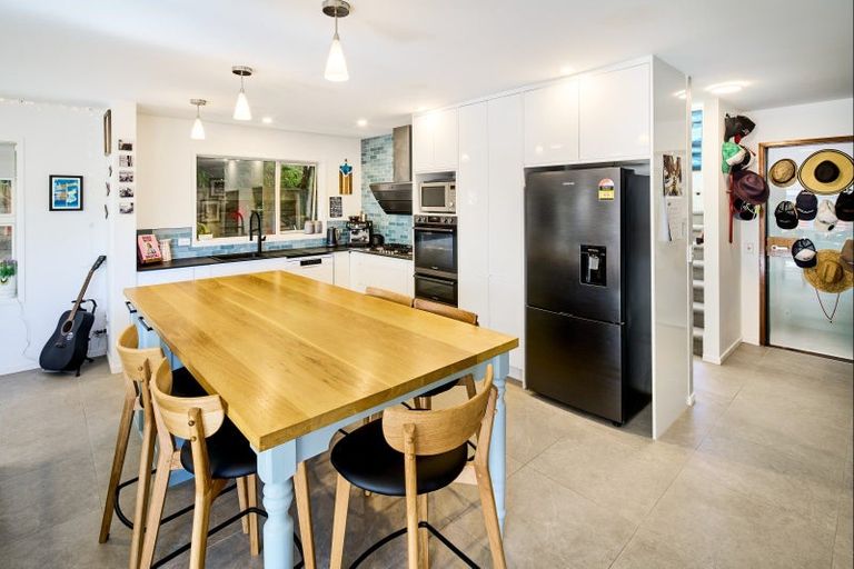 Photo of property in 74f Heretaunga Square, Silverstream, Upper Hutt, 5019