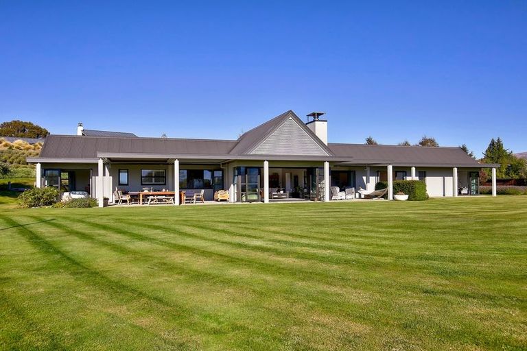 Photo of property in 251 Beacon Point Road, Wanaka, 9305