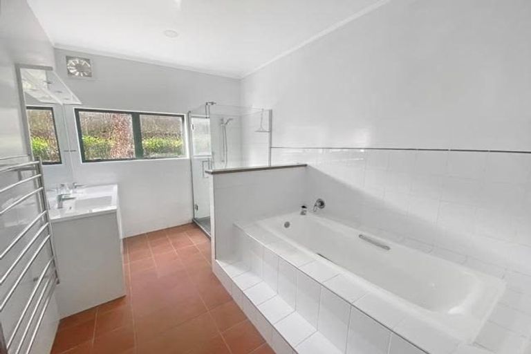 Photo of property in 24 Taroka Close, Pinehill, Auckland, 0632