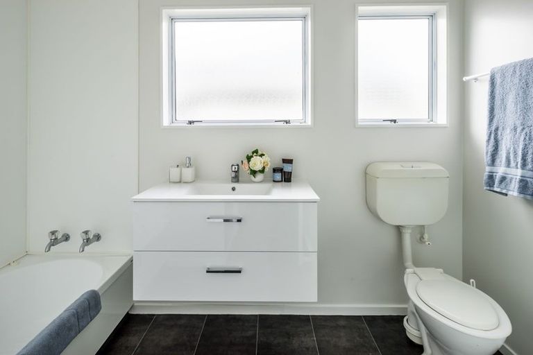 Photo of property in 305a Oxford Terrace, Avalon, Lower Hutt, 5011