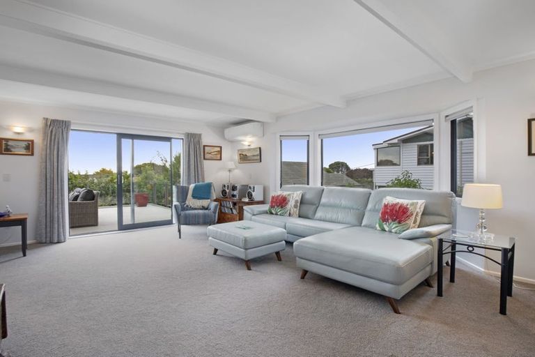 Photo of property in 24 Kereru Street, Waikanae, 5036