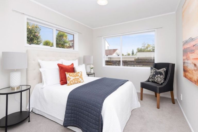 Photo of property in 2/24 Highland Park Drive, Highland Park, Auckland, 2010