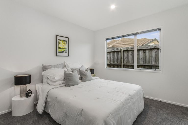 Photo of property in 37 Lothian Brae, Wattle Downs, Auckland, 2103