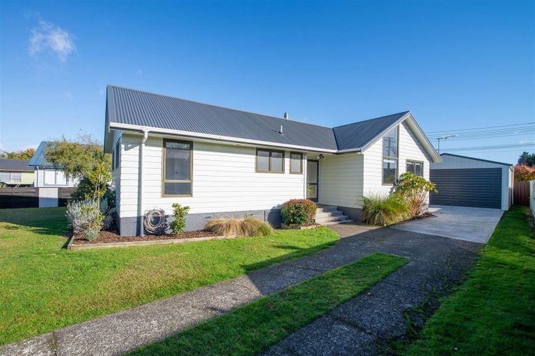 Photo of property in 10 Chaucer Place, Owhata, Rotorua, 3010