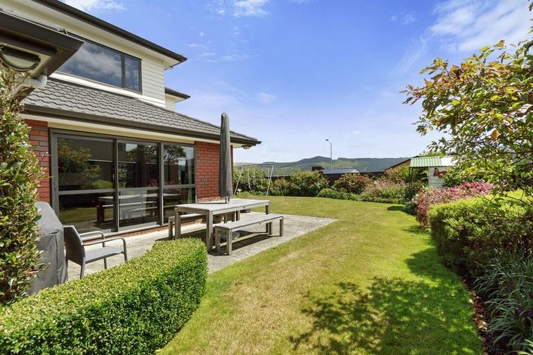 Photo of property in 189 Woodman Drive, Tawa, Wellington, 5028