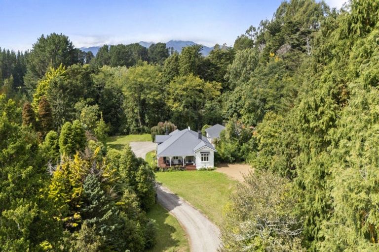 Photo of property in 1 Takapari Road, Pohangina, Ashhurst, 4884