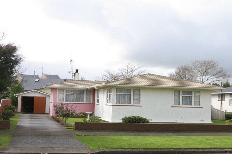 Photo of property in 57 Churchill Avenue, Hokowhitu, Palmerston North, 4410