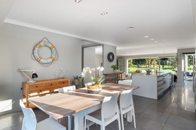 Photo of property in 194 Oceanbeach Road, Mount Maunganui, 3116