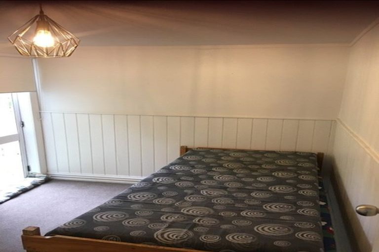 Photo of property in 37 Makiri Street, Helensville, 0800