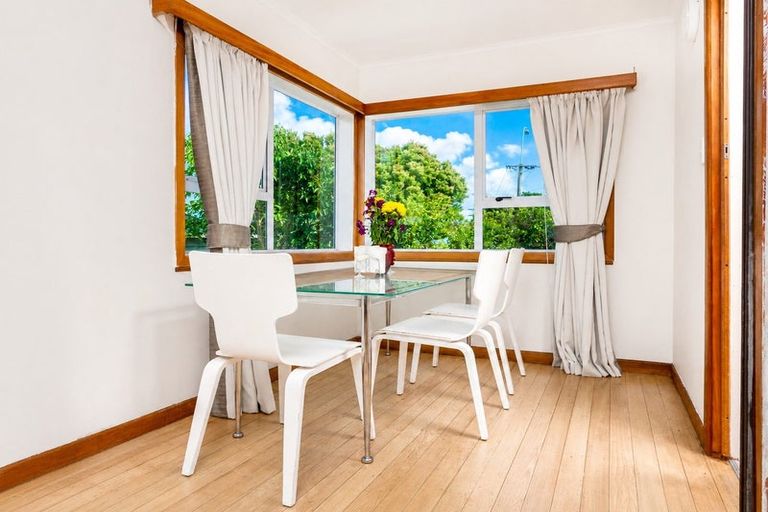 Photo of property in 211 East Coast Road, Castor Bay, Auckland, 0620