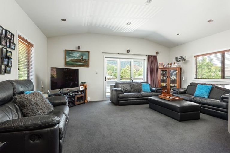 Photo of property in 14 Beach Road, Waikawa, Picton, 7220