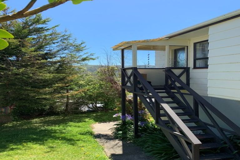Photo of property in 2/31 Robson Street, Stokes Valley, Lower Hutt, 5019