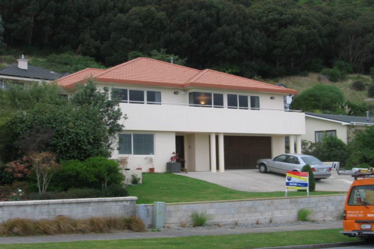 Photo of property in 87 Kakariki Grove, Waikanae, 5036