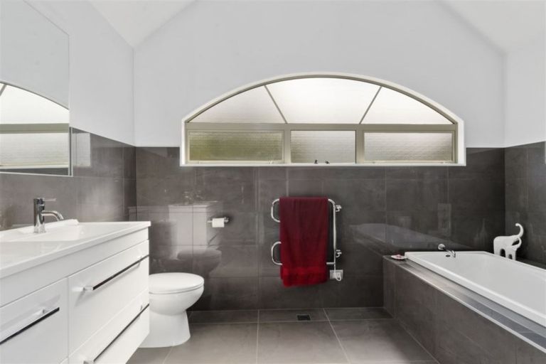 Photo of property in 64 Waldorf Crescent, Orewa, 0931