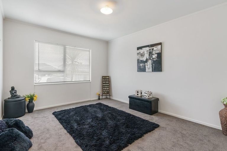 Photo of property in 1/38 Edmonton Road, Henderson, Auckland, 0612