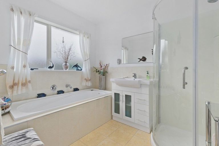 Photo of property in 13 Ribbonwood Close, Te Kauwhata, 3710