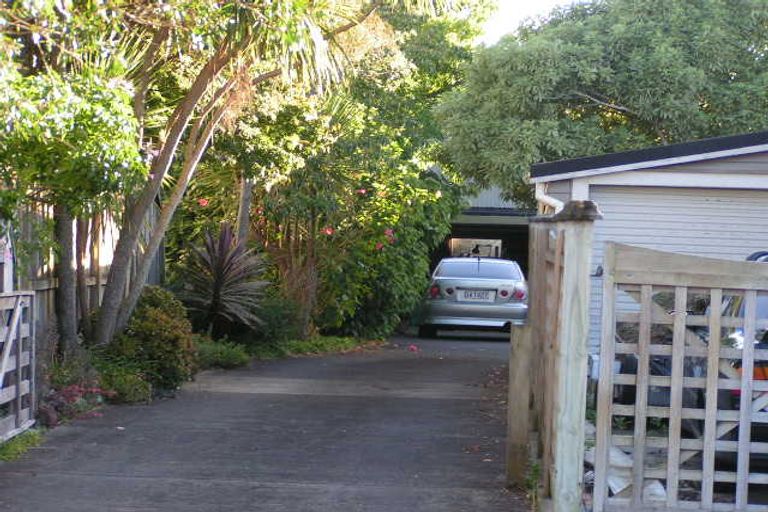 Photo of property in 2/8 Sydney Street, Hauraki, Auckland, 0622
