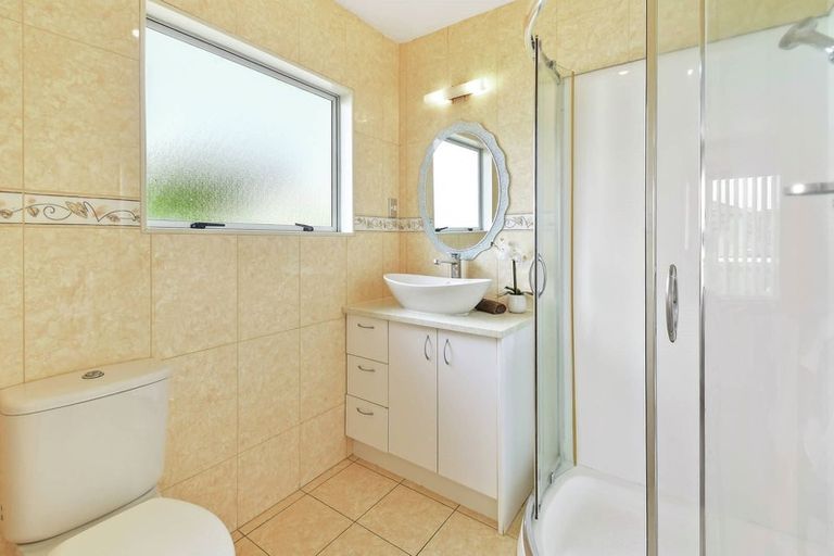 Photo of property in 9 Bezar Place, Flat Bush, Auckland, 2016