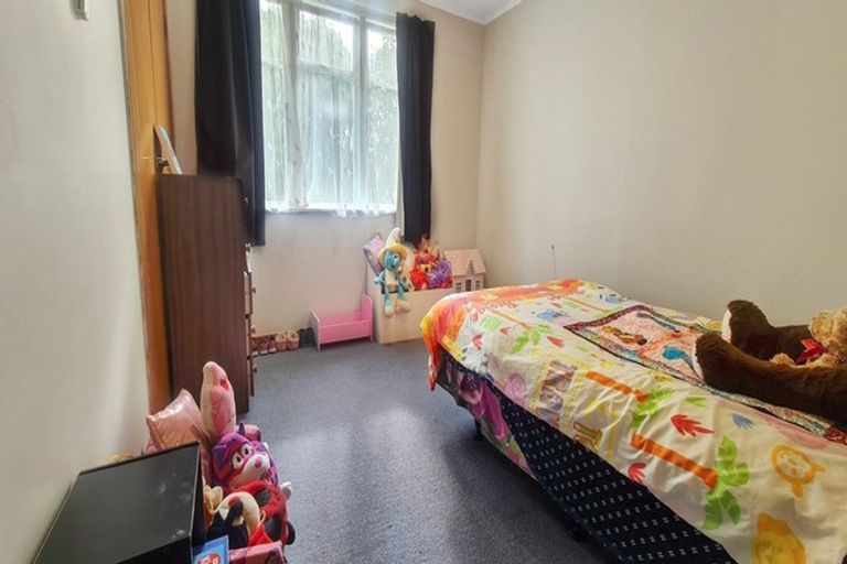 Photo of property in 100 Alexandra Street, Marton, 4710