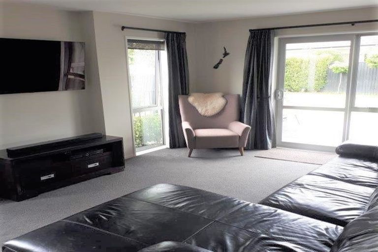 Photo of property in 8 Churchill Drive, Rangiora, 7400