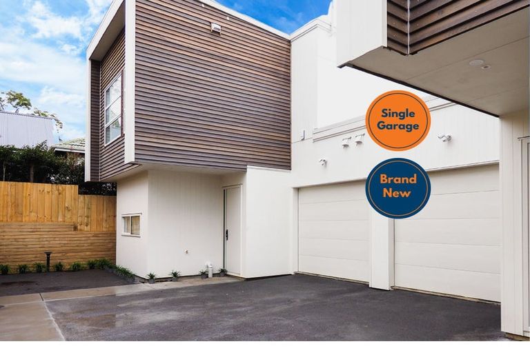 Photo of property in 10a Tirimoana Road, Te Atatu South, Auckland, 0602