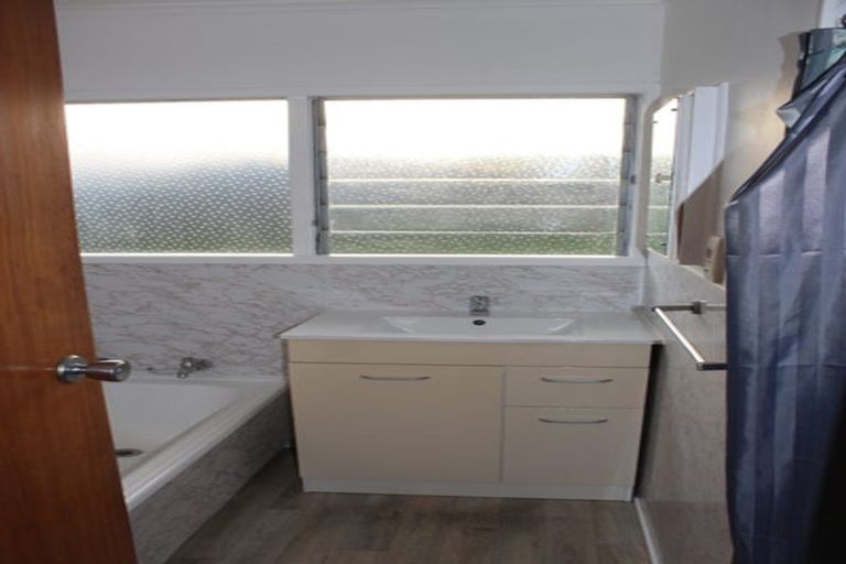 Photo of property in 2/3 Stanley Avenue, Milford, Auckland, 0620