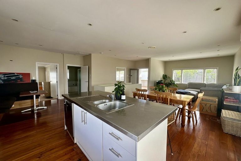 Photo of property in 2/26 Dallinghoe Crescent, Milford, Auckland, 0620
