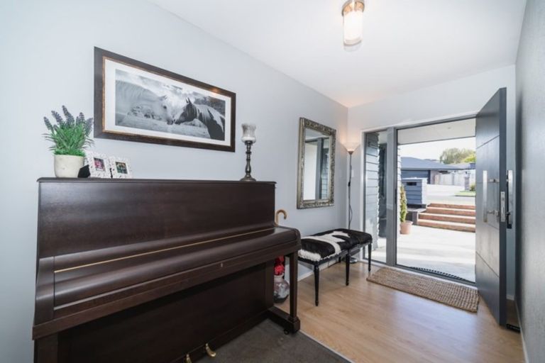 Photo of property in 14 Stonebridge Heights, Feilding, 4702